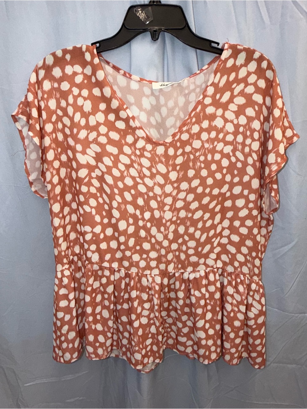 V-Neck Peplum Tunic in Dusty Rose and White